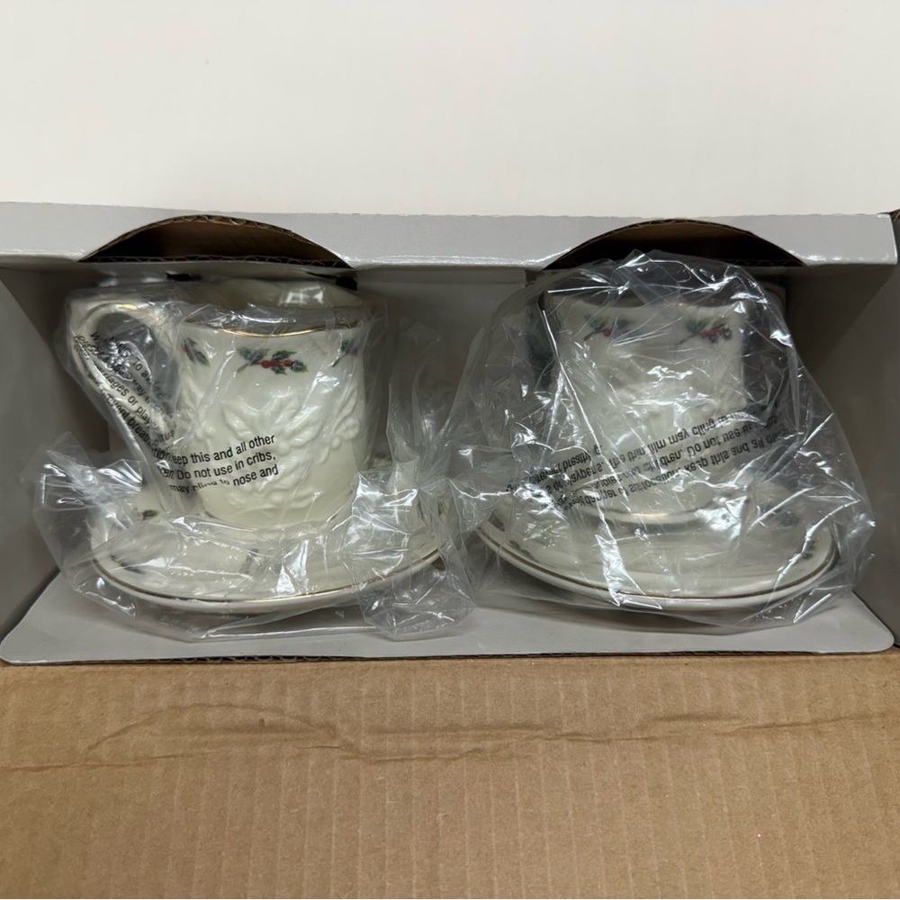 Partylite Holly Leaf Candle Holders P7257 Christmas Holiday Decor - New in Box